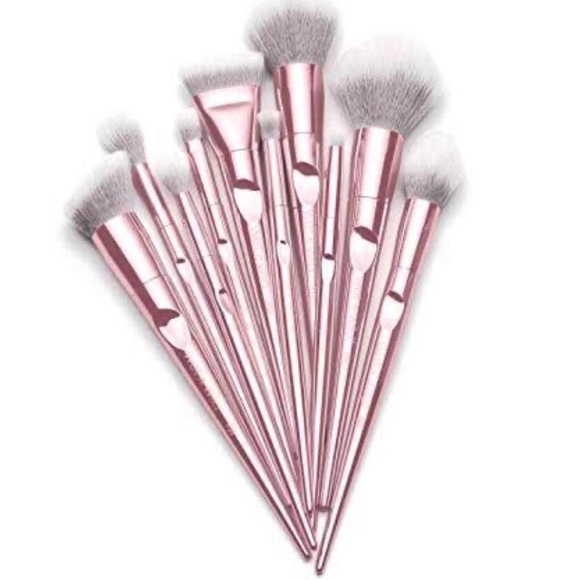 Wet N Wild brush set with case - Picture 3 of 6